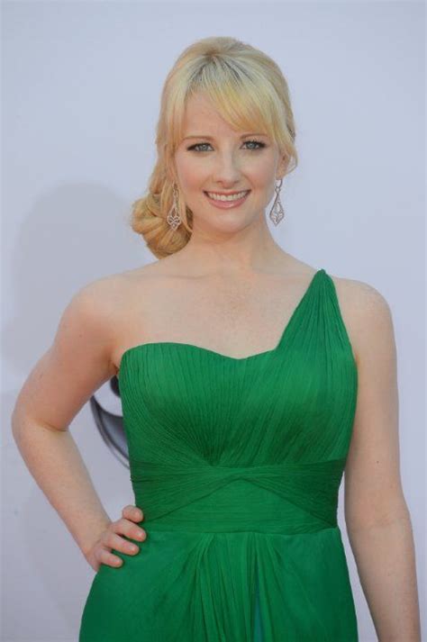 the big bang theory s bernadette melissa rauch in a gorgeous green one shoulder dress