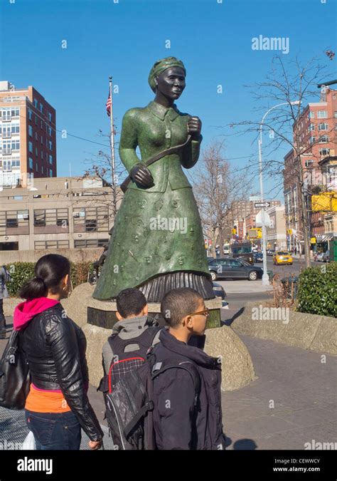 Harriet Tubman Statue In Harlem New York City Stock Photo Alamy