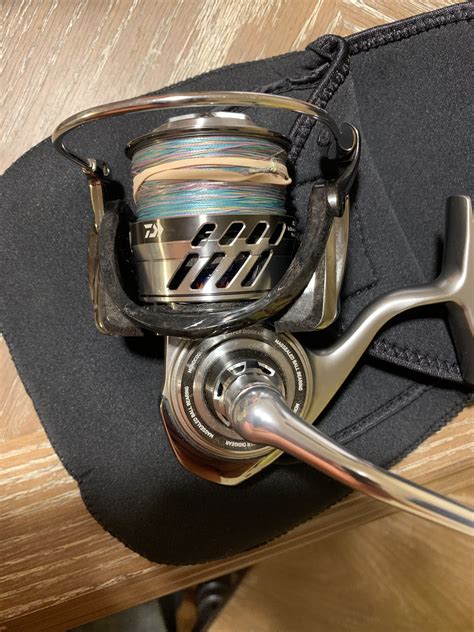 Daiwa Saltiga Bay Jigging 3500 Spinning Bloodydecks