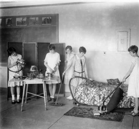 30 Fascinating Vintage Photographs Of Girls Home Economics Classes From