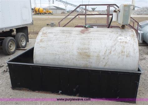 500 Gallon Fuel Tank In Lawrence Ks Item L4780 Sold Purple Wave