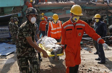 Nepal Earthquake Rescuers Struggle To Reach Survivors As Death Toll Soars