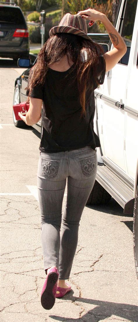 Megan Fox S Tight Butt In Skinny Jeans