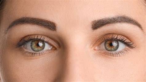 The Eyeliner Colors That Best Enhance Hazel Eyes