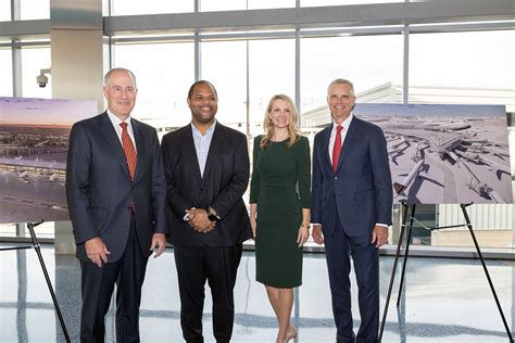 American Airlines and DFW Airport Sign Long-Term Use and Lease