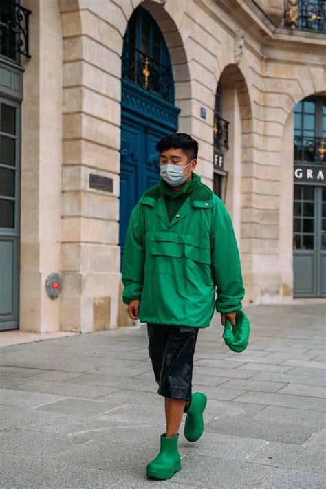 street style is back the 8 biggest trends at the spring 2022 men s shows in 2021 cool street