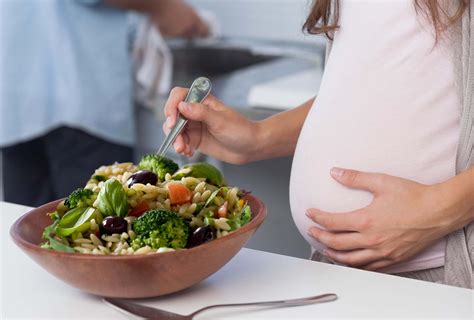 Cómo debe ser la alimentación durante el embarazo