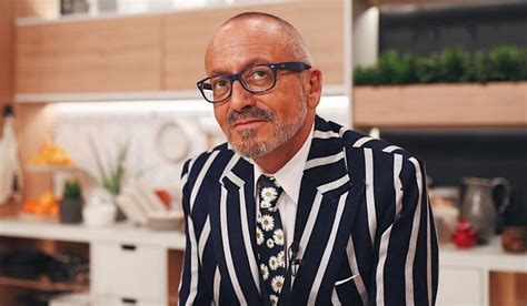 The gaucho is the archetypical character in the gauchesque poetry and fiction, a quintessential inhabitant of the pampas, and a common stereotype of the … Pedro Teixeira ao lado de Manuel Luís Goucha no Você da TV? Ator responde