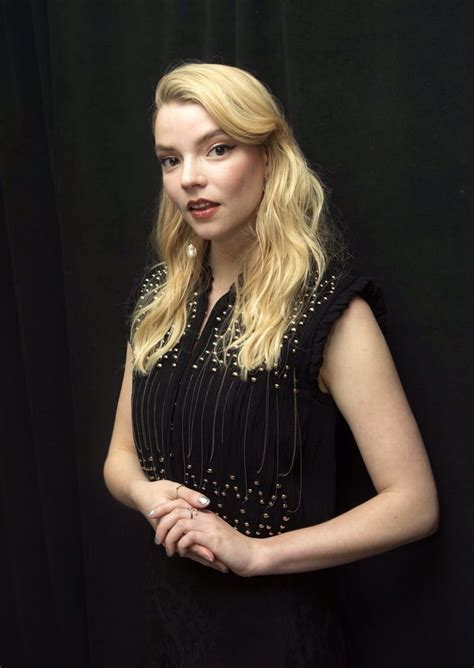 25, born 16 april 1996. Anya Taylor-Joy in 2020