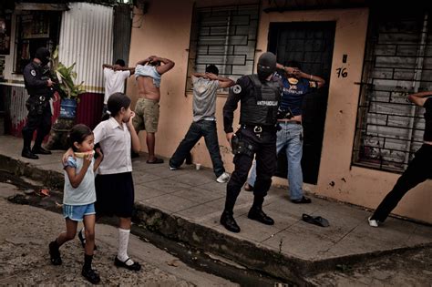 Fotógrafo Registra Cotidiano Violento De Gangues Em El Salvador Fotos