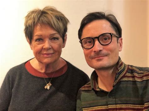 Jun 08, 2021 · ghita nørby var klog nok til at gå til øjenlæge, da hun for godt 10 år siden begyndte at bruge læsebriller. Ghita Nørby overraskede med instruktør Michael Noer i ...