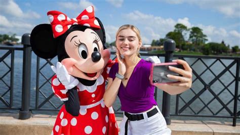 40 Minnie Mouse Captions For Instagram