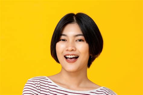 The crew cut refers to a hairstyle where the back, sides and top are all cut to the same uniform length, however, in today's world it is usually a little longer than in previous generations. Apple Cut Hair: 15 Looks for Pinays | All Things Hair PH