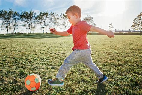 5 Razones Por Las Que Los Niños Deben Practicar Deportes Neuro English