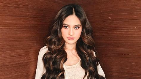 She is the youngest recipient of the diamond record award from the philippine association of the record industry for her album julie anne san. Julie Anne San Jose shows different ways to style your ...