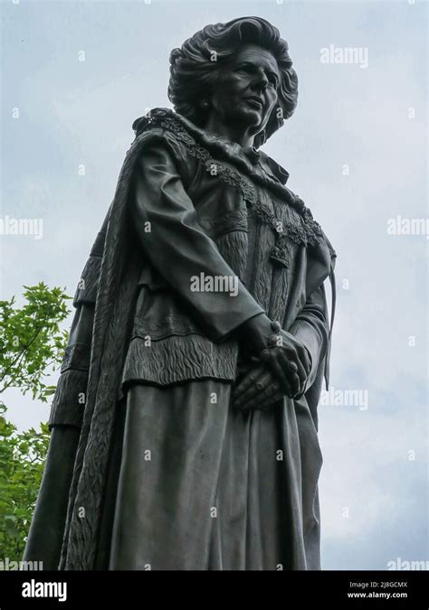 margaret thatcher statue sculpture bronze statue former british prime minister baroness