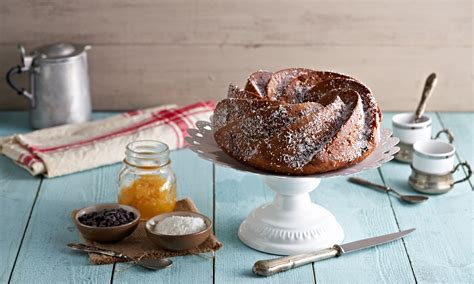 Niente più della ciambella alla ricotta con gocce di cioccolato e prugne mi fa sentire tutto il calore di una colazione sana. Ricetta Ciambella con miele e gocce di cioccolato - Paneangeli