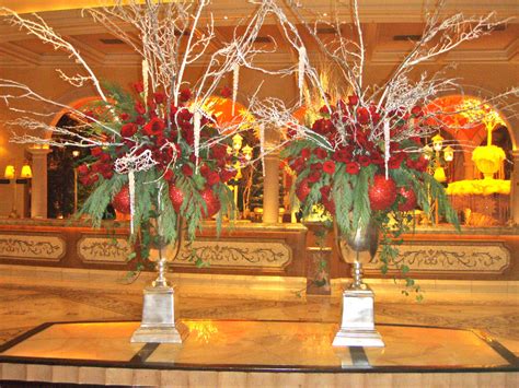 Feed inspiration has a few simple and easy decorating ideas that will boost your christmas. Flowers in the Hotel Lobby. - The 2 Seasons