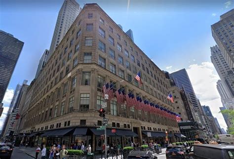 Saks Fifth Avenue Flagships Value Has Fallen 60 In 5 Years