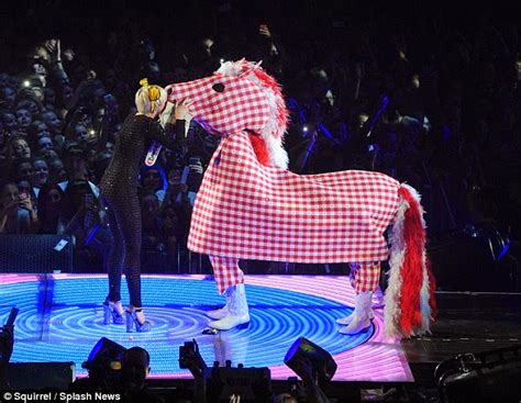 Kmhouseindia Miley Cyrus Performs At The Ziggo Dome In Amsterdam Sunday June