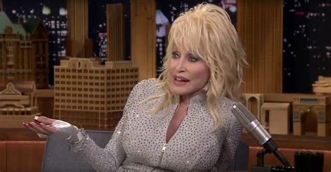 Dolly Parton Talking About A Threesome With Jennifer Aniston Popsugar Celebrity