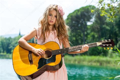 Cute Girl Playing Guitar At Lake — Stock Photo