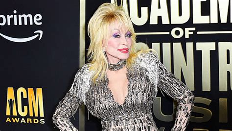 Dolly Parton At Acm Awards 2023 Photos Of All Her Outfits Hollywood Life