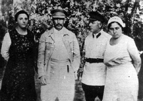 Józef Stalin Rodzinnie Fatalny Ojciec Gwałciciel I Domowy Dyktator
