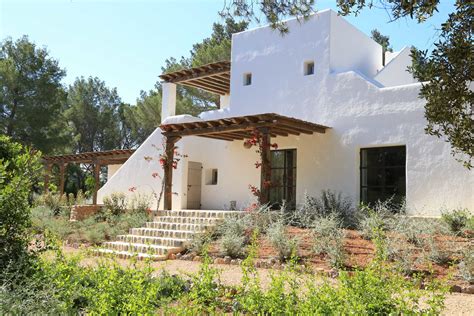 Spanish Revival Architecture 5 Pueblo And Mission Style Homes Christie