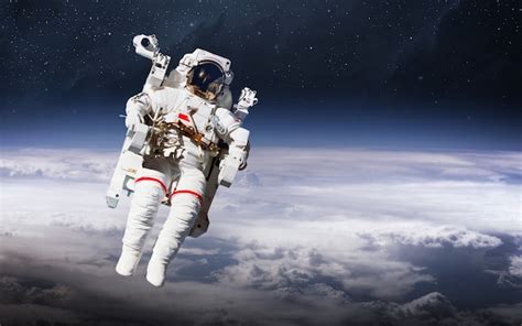 Astronaute Dans L espace Sortie Dans L espace éléments De Cette Image Fournis Par La Nasa