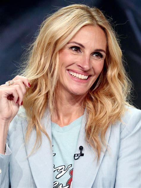 Julia Roberts Shows Off Light Blonde Hair At Homecoming Press Event