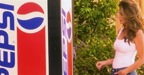 Cindy Crawford Hilariously Recreates Her Iconic Pepsi Commercial With