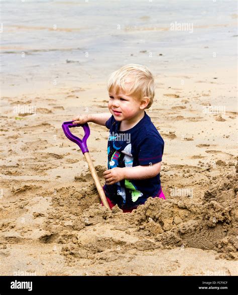Digging A Hole Boy Hi Res Stock Photography And Images Alamy