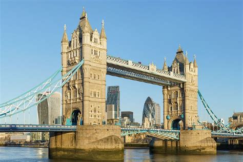 Londons Famous Tower Bridge Gets Stuck In An Open Position