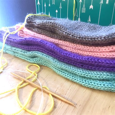 But, certainly, knitting these in the round would be a great way to skip that bothersome finishing that knitters tend to avoid. Simple Knit Leg Warmers - PurlsAndPixels