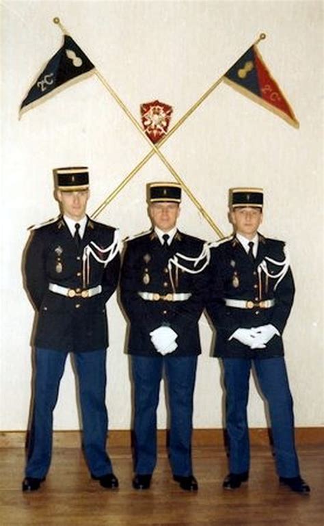 Photo De Classe En Sortie De Promotion De 1985 Ecole Gendarmerie