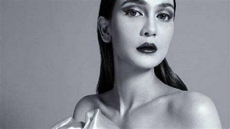 Luna Mayas Shake In The Middle Of The Recorded Ocean Indonesian Jury Action Next Top Model Is