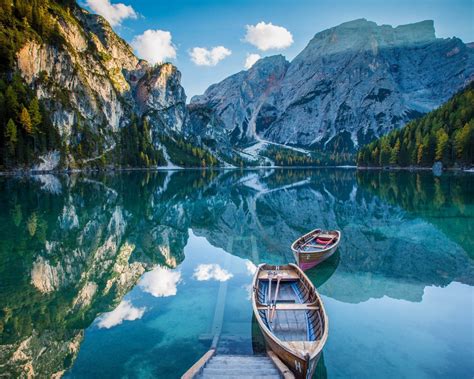 Pragser Wildsee Lago Di Braies Lake In Italy Lake Boats