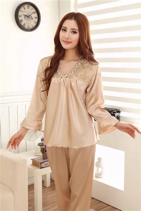017 New Elegant Luxury Silk Pajamas For Women Solid Embroidery Pyjamas Women Lounge Pajama Sets