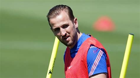 Great attempt from kane and an even better save 73': 'England don't want to depend on Kane' | Video | Watch TV ...