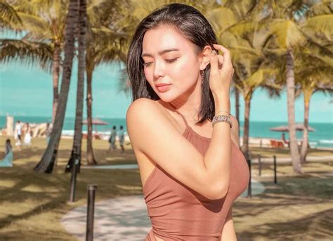 Wika Salim Pakai Bikini Hitam Main Di Pantai Netizen Bening Pisan