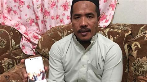 Kelantanese Man Who Married An 11 Year Old Girl Claims That He Misses Her Very Much