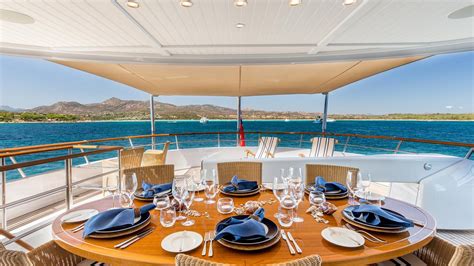 38m Luxury Superyacht Aft Deck Dining Set Up Luxury Yacht Browser
