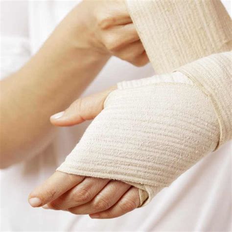 How To Bandage A Hand First Aid Advice Stc