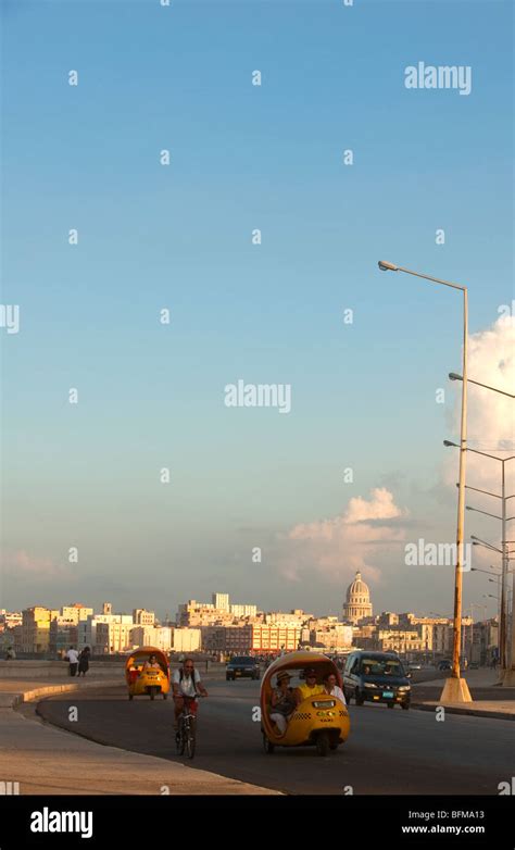 Sunset Along The Malecon Havana Cuba Stock Photo Alamy