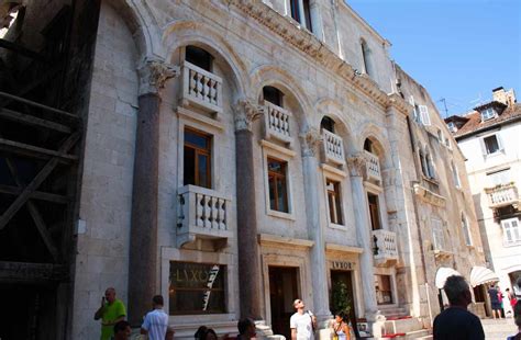 Bussilla liikkuminen kroatiassa on suunnilleen samaa hintatasoa kuin suomessa. Split, Kroatia | Kroatia,Matkaopas ja Loma