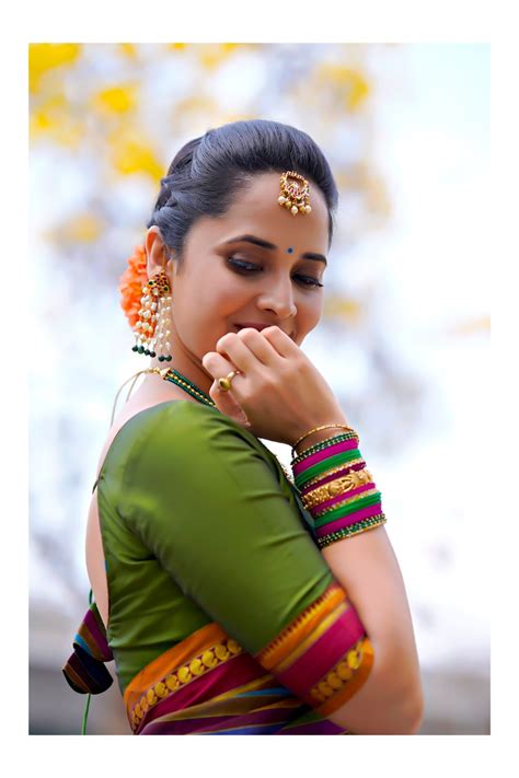 telugu actress anasuya bharadwaj beautiful in saree pics