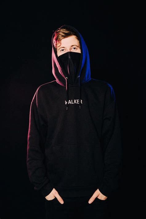 He is currently the 33rd most subscribed youtube channel with his account having over 35 million subscribers and 8.3 billion video views as of july 2020. musica eletronica | alan walker | top 10 | musicas para ...