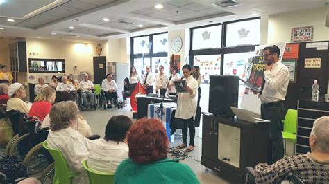 יום הזיכרון לשואה ולגבורה יחול ביום חמישי, כז בניסן תשעט, 02.05.2019. טקס יום הזיכרון לשואה ולגבורה - 24.4.17 - בן יהודה