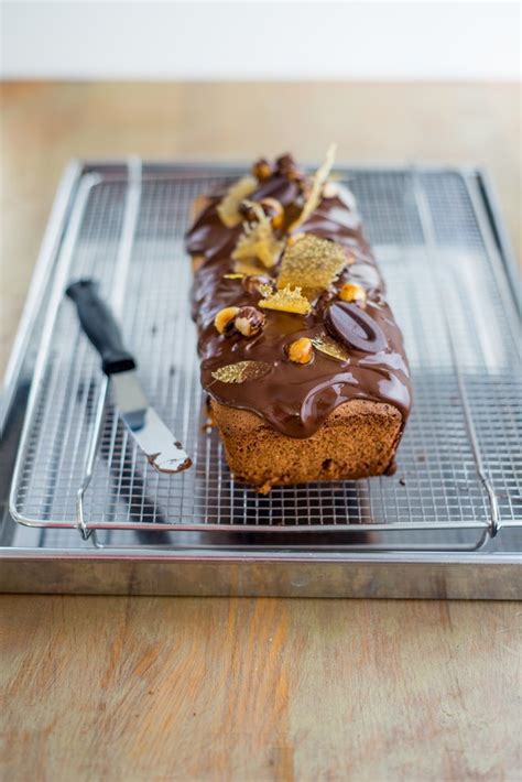 Nach wunsch mit zimtpulver und ingwerpulver bestreuen. Nuss-Nougat-Kuchen mit Zartbitterschokolade (Gâteau au ...